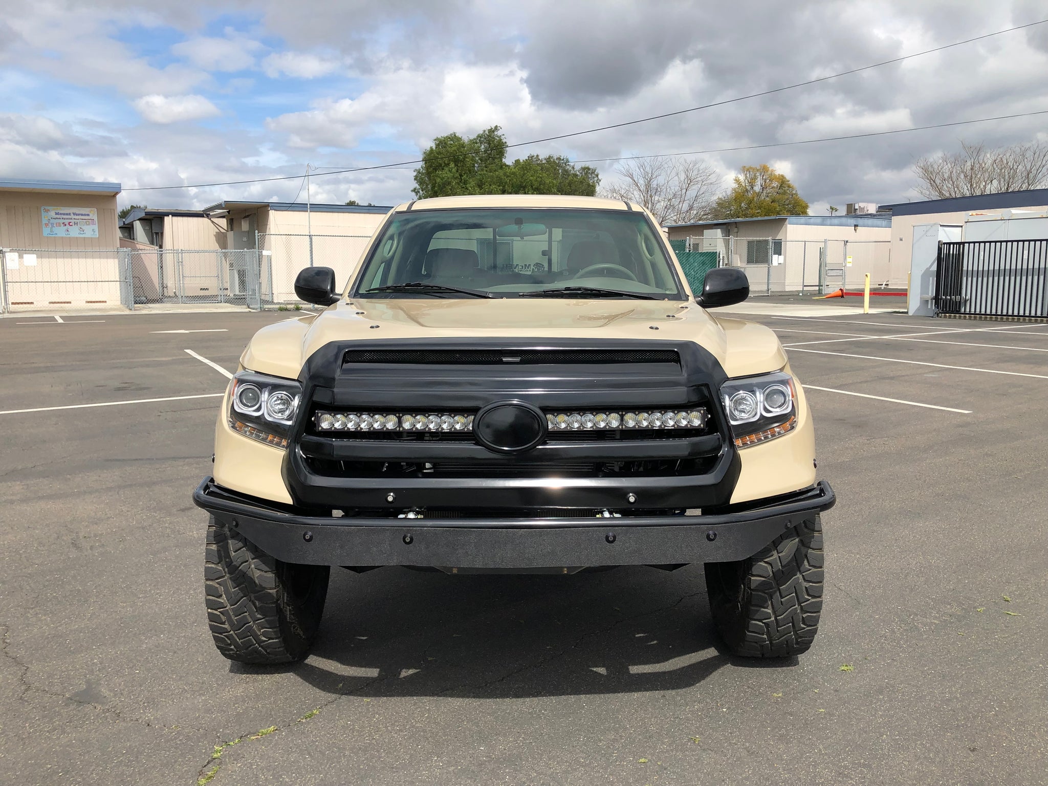 Tundra　1枚 Toyota Tundra to 14+ Tundra Off Road Fiberglass Conversion