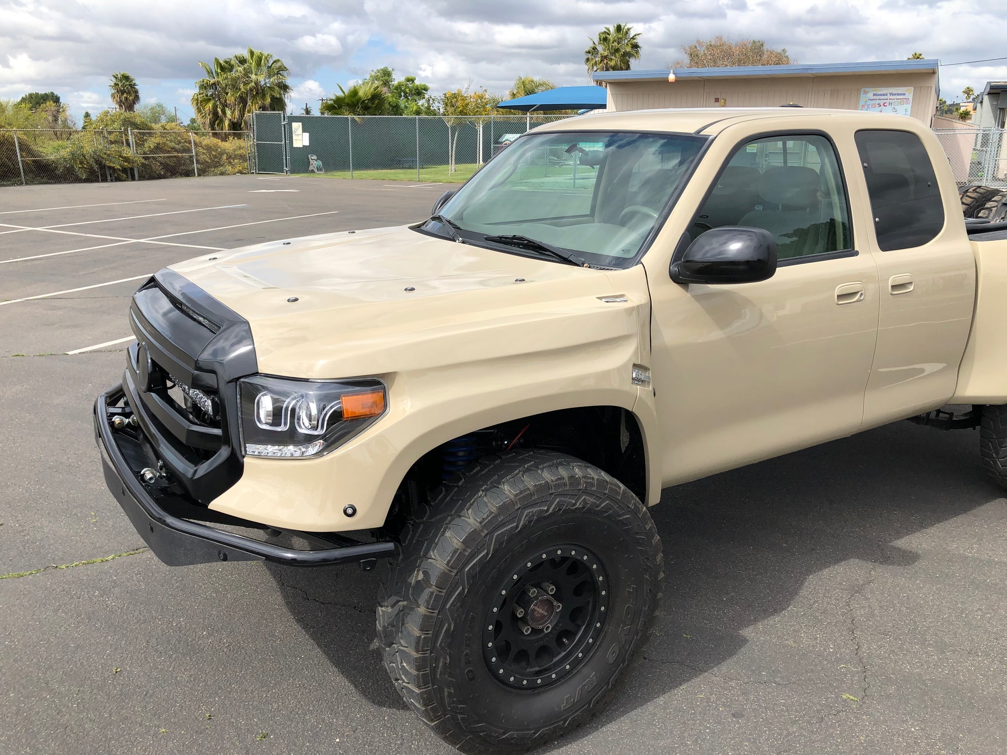 Tundra　1枚 Toyota Tundra to 14+ Tundra Off Road Fiberglass Conversion