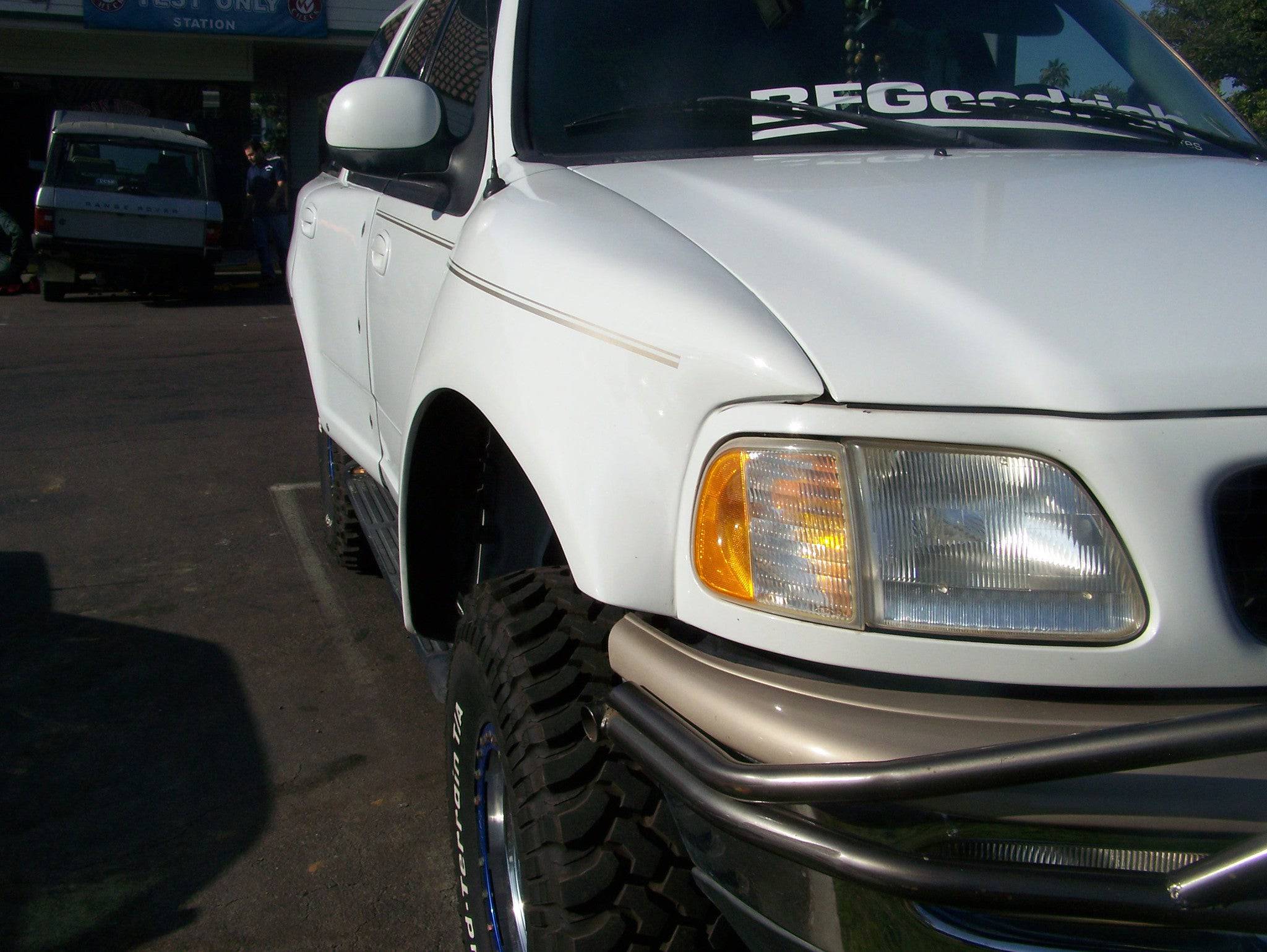 97-02 Ford Expedition 4" Bulge  Off Road Fiberglass Fenders