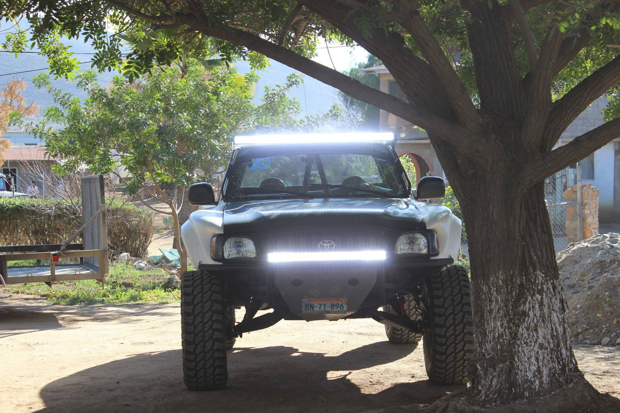 96-04 Toyota Tacoma 6" Bulge Off Road Fiberglass Fenders