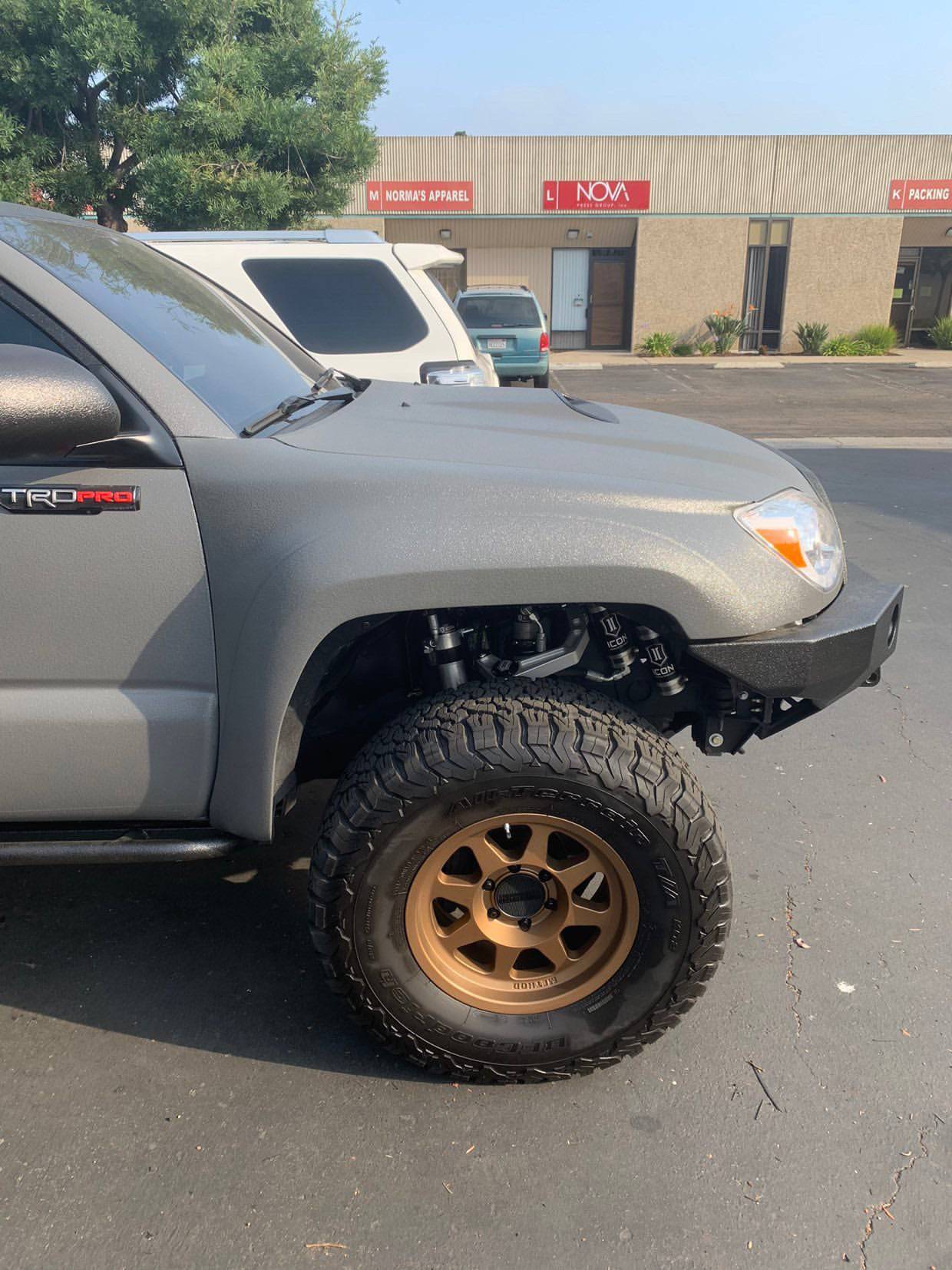 03-09 Toyota 4 Runner 4" Bulge Fiberglass Fenders OEM Style