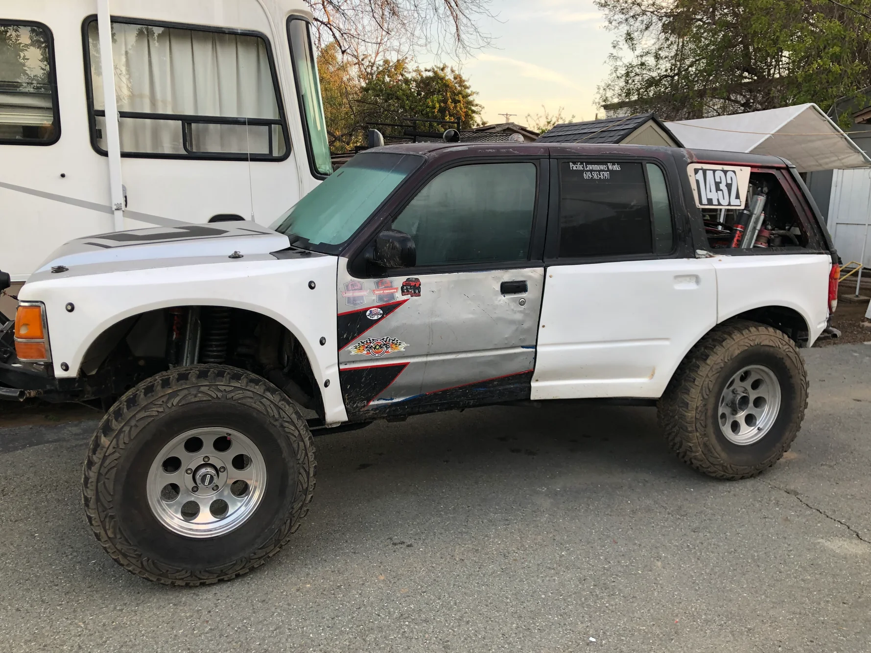 91-94 Ford Explorer 4 Door 6" Bulge Off Road Fiberglass Bedsides